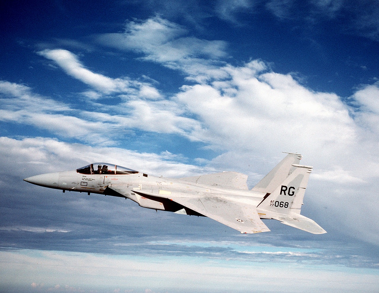 黄MU摇摇柠檬爆珠:逆鳞传说账号注册